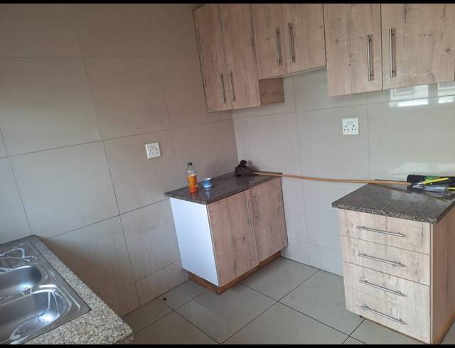 2 BEDROOM PROPERTY TO RENT IN MEREBANK